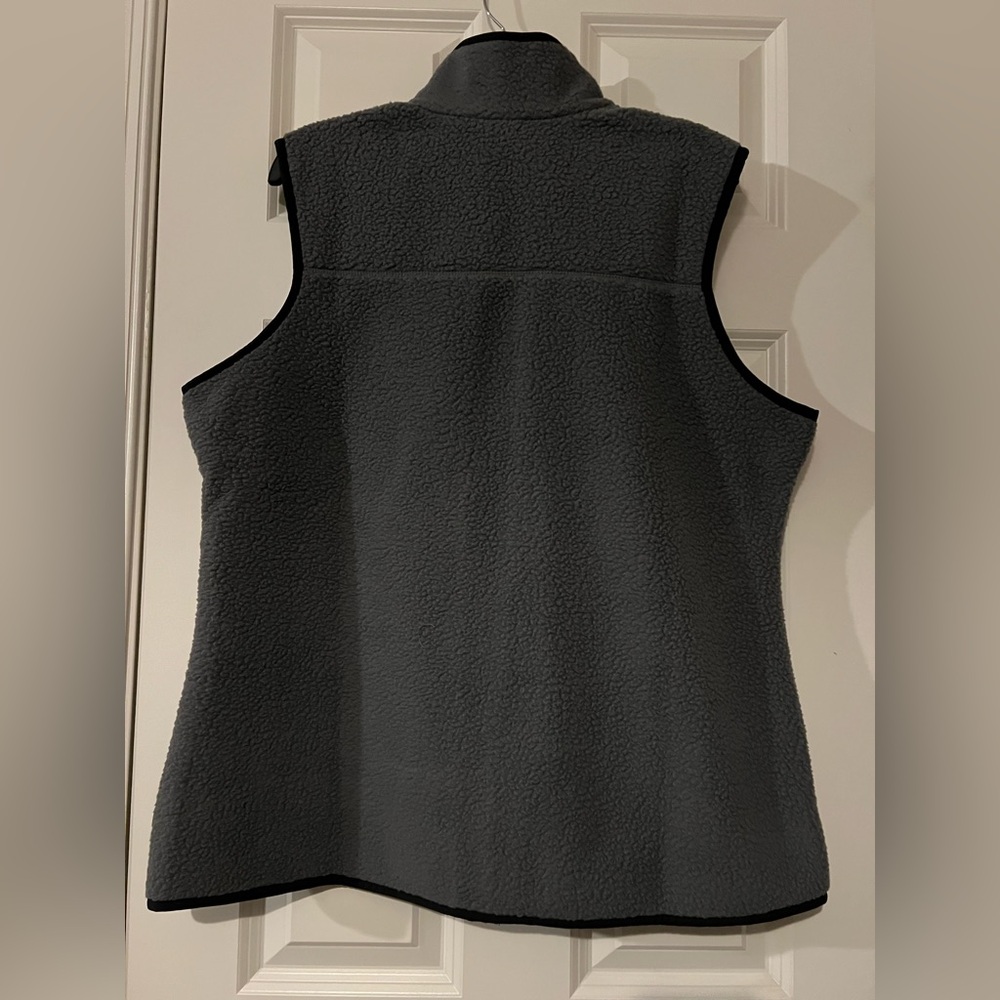 NWT Eddie Bauer fleece vest. Size XL. - Picture 2 of 6
